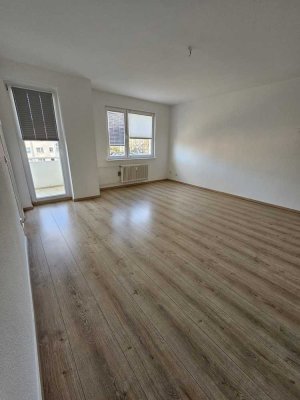 Helle, sehr ruhige 1,5-Raum-Wohnung mit Einbauküche in Berlin Rudow (Neukölln)