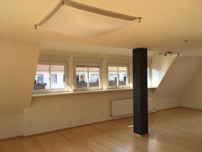 Lichtdurchflutete 4,5-Zimmer DG-Maisonette-Wohnung in Mannheim, Seckenheim