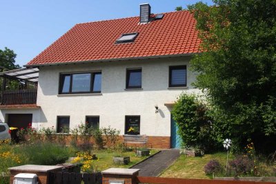 Freistehendes, massives Einfamilienhaus EFH mit Einliegerwohnung in Feldrandlage Büdingen von Privat