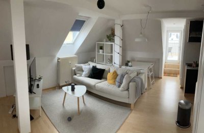 Schöne 2-Zimmer-DG-Wohnung mit Balkon und EBK in Reutlingen Mitte