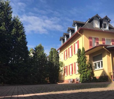 Gepflegtes, freistehendes Einfamilienhaus mit neun Zimmern im Zentrum West von Baden-Baden