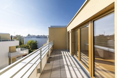 Dachgeschoßwohnung in Toplage – zwischen Stadt &amp; Bahnhof! Offene Wohnküche | Traumhafte Terrasse mit Fernblick | Sofort beziehbar
