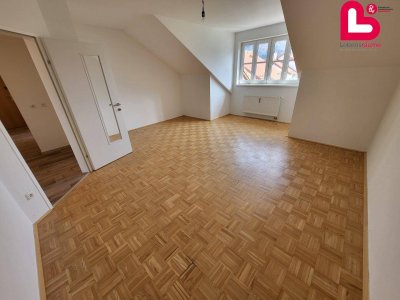 Schöne 2-Zimmer-Wohnung im Dachgeschoss *sofort verfügbar*