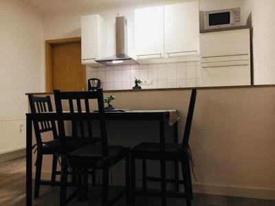 Gemütliche 2-Zi. mit EBK, SP, Balkon und Laminat in ruhiger Lage!