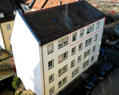 PREISREDUZIERUNG! Sofort bezugsfähig und provisionsfrei - 2 Zi. Wohnung, 3. OG, in Bahnhofsnähe