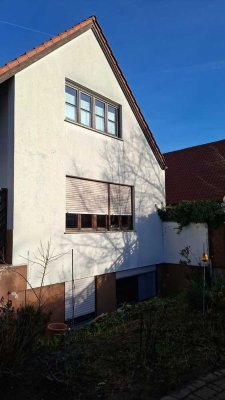 Freistehendes Einfamilienhaus mit Einliegerwohnung
