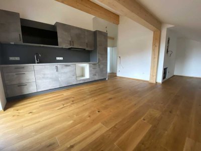 Vorschau! Neubau 2-Zimmer-DG-Wohnung links in schöner Lage mit Bergblick