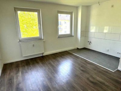 * Klein aber FEIN * Singlewohnung mit modernem Duschbad * Laminat * ab SOFORT *