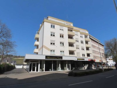 Kernsanierte, altersgerechte Wohnung mitten in der Stadt