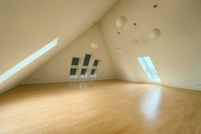 Stilvolle Designer-Wohnung oder -Büro mit lichtdurchflutetem Loft-Charme