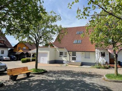 Geräumige Doppelhaushälfte mit gehobener Innenausstattung in ruhiger Lage in Bollschweil