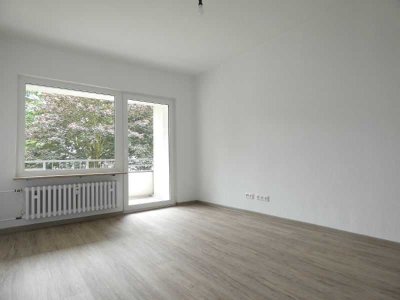 *** Kleine 3 Zimmer-Wohnung mit Dusche und Balkon! ***
