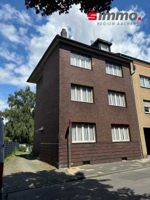 Modernisierungsbedürftiges Mehrgenerationenhaus mit außergewöhnlichem, innerstädtischen Grundstück