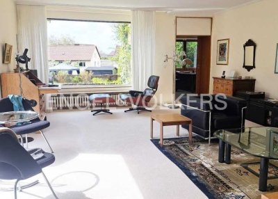 STILVOLLER ARCHITEKTENBUNGALOW MIT LIEBEVOLL ANGELEGTEM GARTENPARADIES