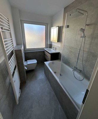 Erstbezug nach Kernsanierung 3-Zimmer-Wohnung mit Balkon, Einbauküche