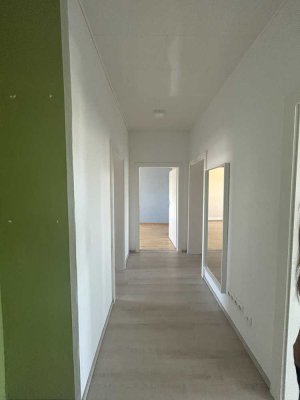 Neuwertige 3-Raum-Wohnung mit Balkon und Einbauküche in Speyer