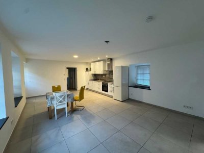 Sehr schöne renovierte Single Wohnung