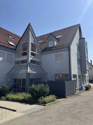 Schöne und gepflegte 3 - Zimmer - Maisonette-Wohnung mit Loggia und Stellplatz