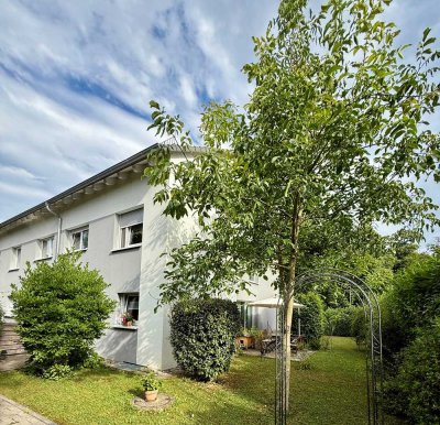 Schönes Reiheneckhaus mit Garten, Garage und Stellplatz in Stuttgart Feuerbach