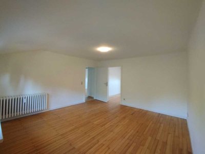 Schöne Dachgeschosswohnung zu vermieten(Whg.11)