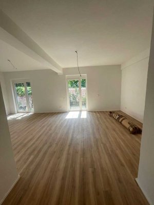 Erstbezug mit Terrasse: Exklusive 4-Raum-EG-Wohnung mit gehobener Innenausstattung in Gengenbach