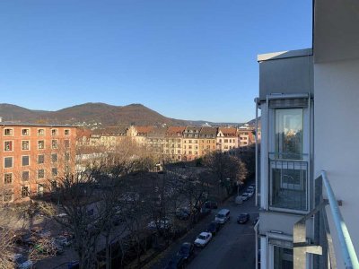 Großzügige, helle 3-Zimmer-Wohnung mit schöner Terrasse und Einbauküche in Heidelberg/Bergheim