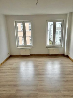 2 Zimmer Wohnung mit Balkon und Einbauküche, Übernahme von Möbeln gegen Ablösung möglich
