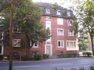 Schöne, renovierte 2-Zimmer-Wohnung mit Balkon!
