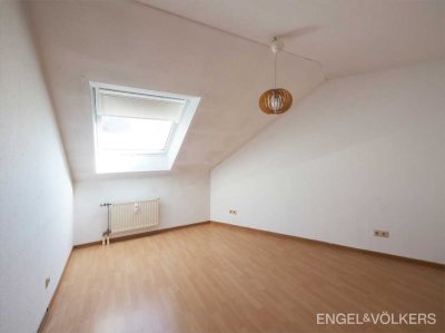 Wohnen auf zwei Ebenen – 3-ZKB-Wohnung in gepflegtem Mehrfamilienhaus!