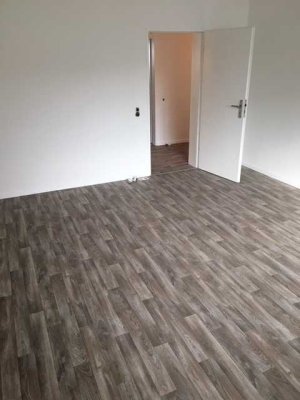 2-Zimmer-Wohnung frisch renoviert mit Balkon in Langenfeld