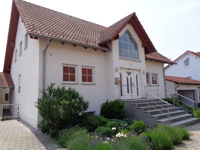 BEAUTIFUL FREESTANDING HOUSE WITH 3 GARAGES IN VERY QUIET LOCATION!
