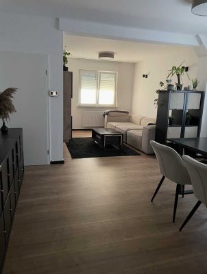 Gemütliches Endreihenhaus mit Garten, Garage & Carport