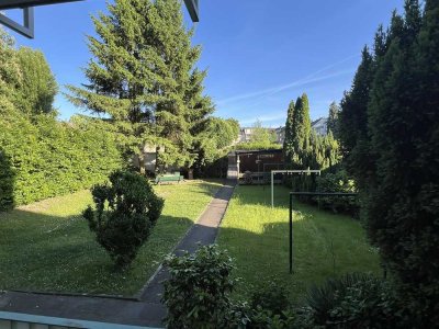 Frisch renovierte 3,5-Zimmer-Wohnung mit Gartennutzung und Garage in Essen-Frintrop, inklusive Küche