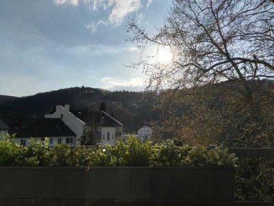 Viel Platz! Schöne 2,5- Zimmerwohnung mit Sonnenbalkon