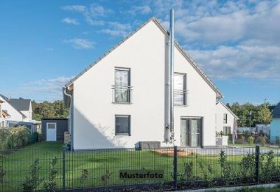 Mehrfamilienhaus mit Balkon und Terrasse