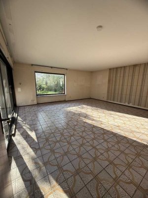 Bungalow mit Sanierungsbedarf in hervorragender Wohnlage