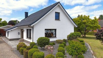 Charmantes Zuhause mit Garten, Garage und Nebengebäuden – ruhig gelegen in Holtland-Nücke!
