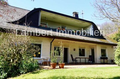Zweifamilienhaus mit Einliegerwohnung und großem Grundstück sowie viel Potenzial in Niedernhausen