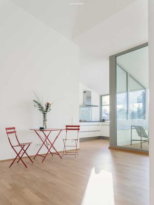 Hell und großzügig: 2-Zimmer-Whg. im DG mit EBK und West-Loggia in Großhadern Nähe U6