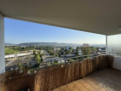 Sonnige, teilmöblierte, gepflegte 2,5-Zimmer-Wohnung mit Einbauküche und Weitblick über Aalen