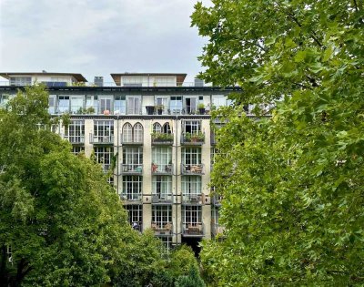 Design-Loft im Industrial Style – Grüner Rückzugsort in Friedrichshain