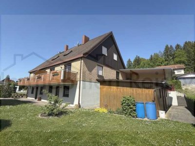 Kompakte Haushälfte in Ortsrandlage