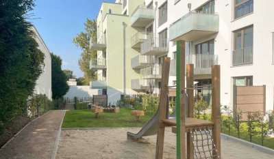 Neue Wohnung mit bodentiefen Fenstern und West-Balkon