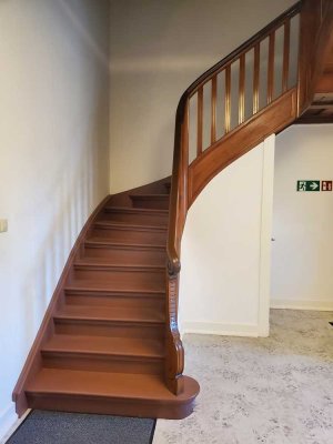 Stilvolle, gepflegte 4-Raum-Maisonette-Wohnung mit Einbauküche in Bonn