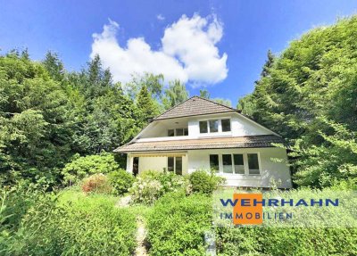Grundstück im Grünen in beliebter Wohnlage – mit Architektenhaus zur Renovierung
