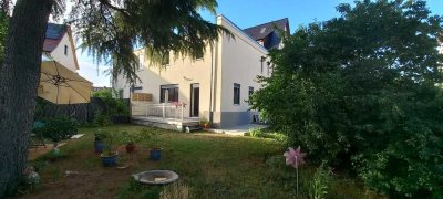 Wie ein Haus! Moderne Maisonette mit Garten, 2 Terassen, Garage - Provisionsfrei in Eibach