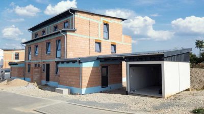 Großzügige DHH mit PV-Anlage, Einbauküche, 2 Bädern, großem Grundstück und Fernblick!