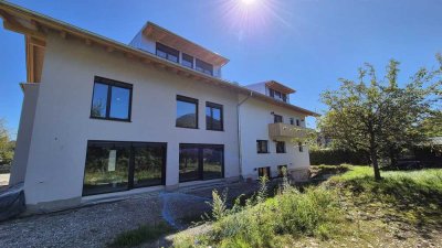 Erstbezug: Hochwertige Erdgeschoss-Wohnung mit wundervollem Erker, großer Terrasse & Südgarten