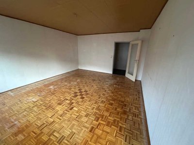 Helle 3-Zimmer-Wohnung mit Loggia und Stellplatz – besenrein, ruhig gelegen in Traunreut