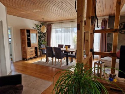 Bezugsfrei von privat: Helle Dachgeschoss-Maisonette mit großem Balkon und 2 Tageslicht-Bädern
